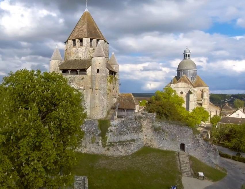 Gite Dans Une Ancienne Corps De Ferme D Provins Exterior foto