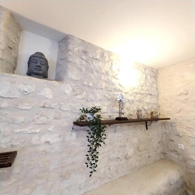 Gite Dans Une Ancienne Corps De Ferme D Provins Exterior foto